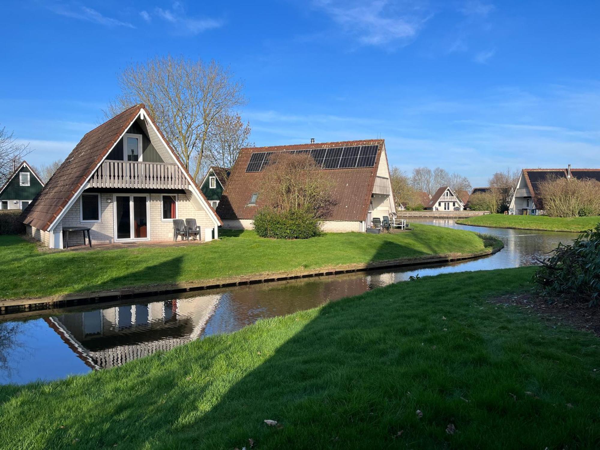Vakantiepunt 142 - Moderne Vakantiewoning Aan Het Water! Gramsbergen エクステリア 写真